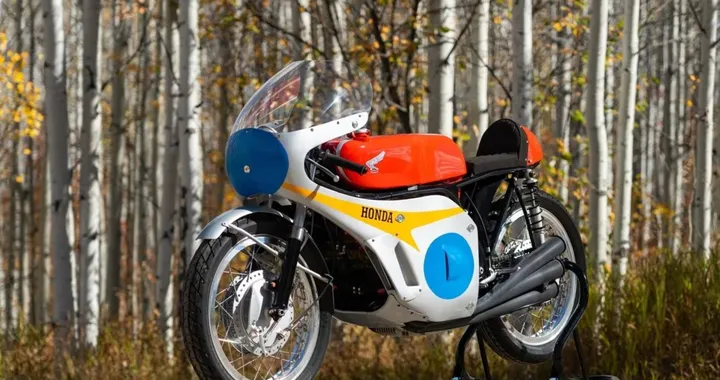 Honda RC174 George Beale: la replica da record all'asta a Las Vegas