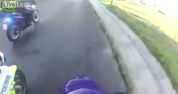 Scooter sfugge alla polizia in moto [Video]