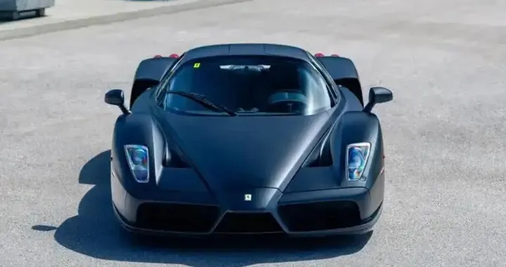 Questa Ferrari Enzo è unica al mondo: ora cerca un nuovo proprietario