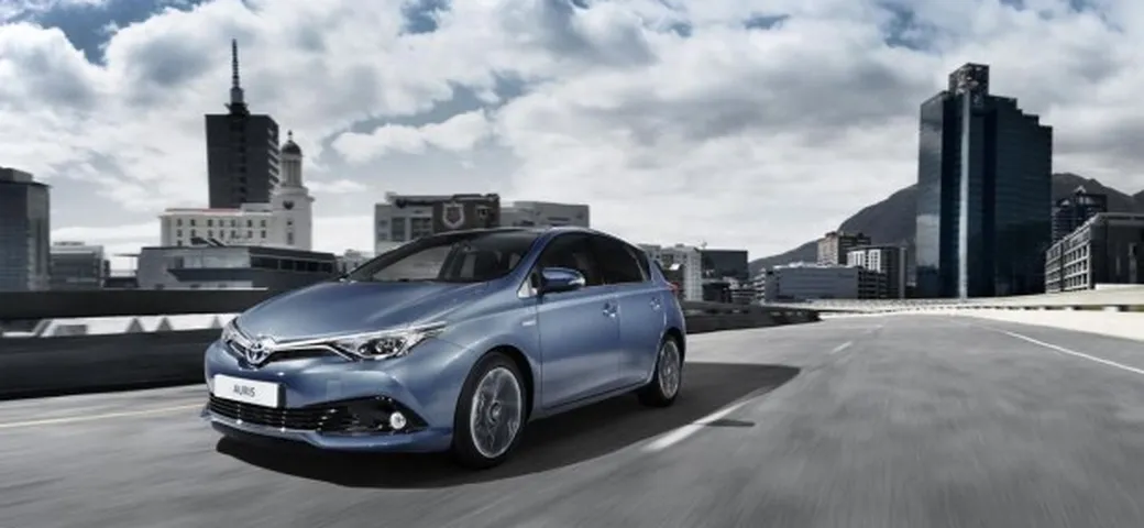 Toyota Auris 2015: foto ed informazioni ufficiali