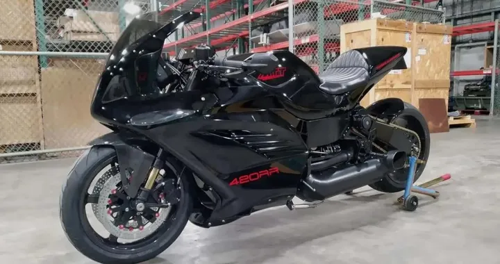 Un’eredità a turbina: la moto da 439 km/h celebra 25 anni di supremazia