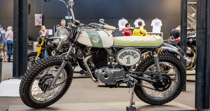 Honda CB250RS diventa leggenda: ecco la Primoris di Emily Holliday