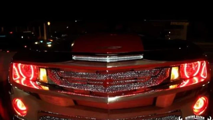 Chevrolet Camaro SS: 813 Customs le regala cerchi da 32 pollici!