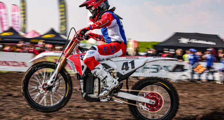 Honda CR Electric Proto eccelle nella sua prima gara di motocross ufficiale
