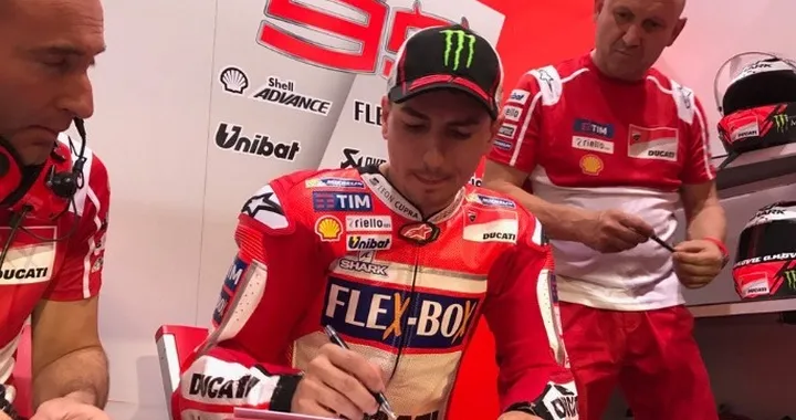 MotoGP, Lorenzo: "dissing" su Twitter