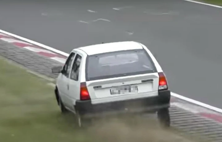 Il Nurburgring delle auto normali o improbabili [Video]