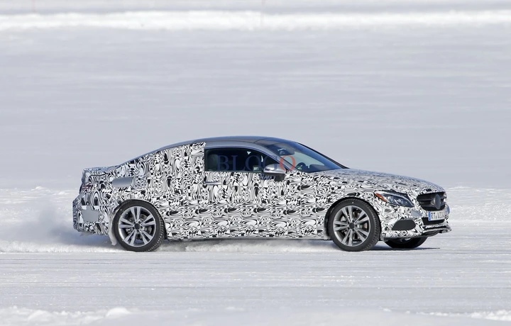 Mercedes Classe C Coupé: foto spia sulla neve