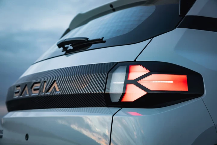 La futura Dacia Spring (o Evader) potrebbe essere una Twingo a ruote alte