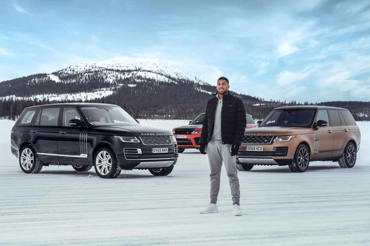 Range Rover festeggia i 50 anni con Anthony Joshua