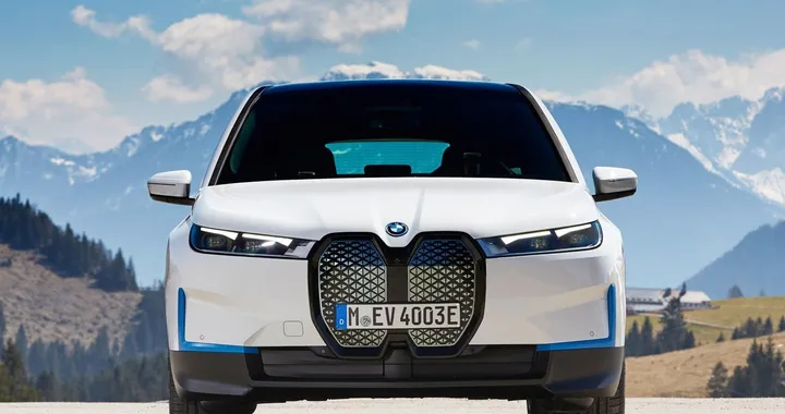 BMW iX: ecco il maxi SUV elettrico bavarese