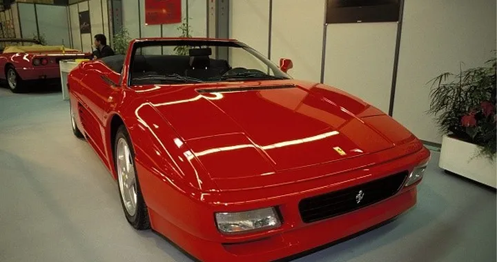 Ferrari 348: 30 anni per l'auto storica a 8 cilindri di Maranello