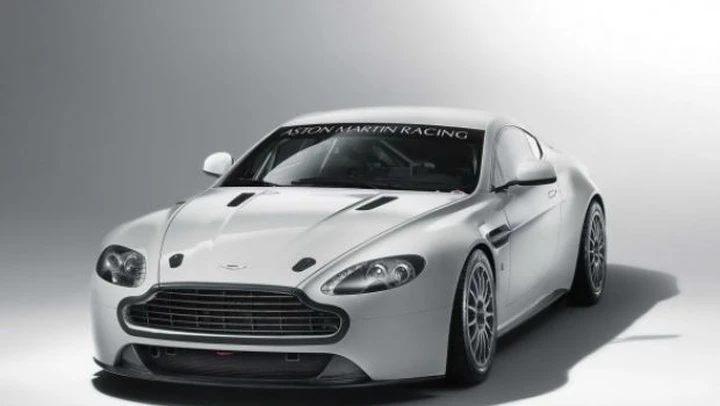 Aston Martin V8 Vantage: debutta la nuova GT4