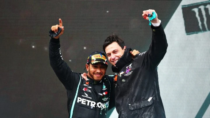 Formula 1: Hamilton ha firmato con la Mercedes per il 2021