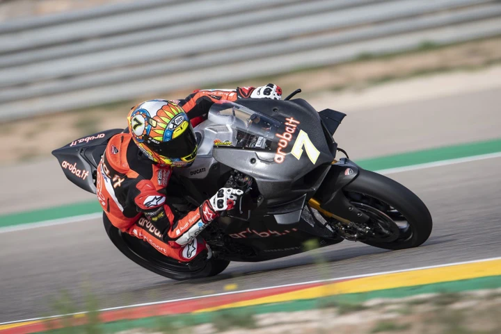 Ducati Panigale V4 R: debutto in pista ad Aragon con Chaz Davies