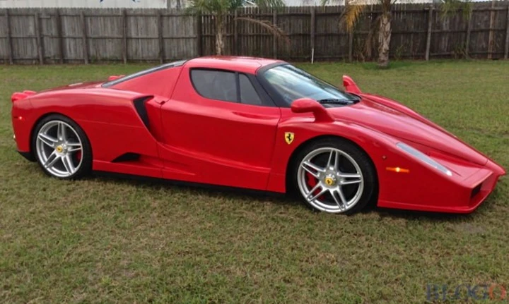 La replica della Ferrari Enzo è su base Ferrari F430