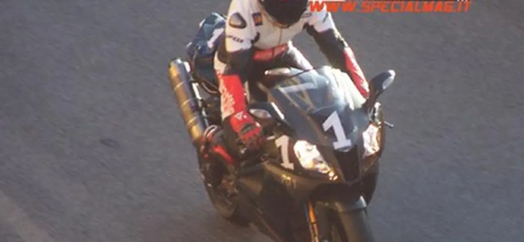 L'Aprilia V4 gira in pista!