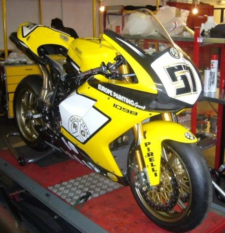 Svelata la nuova colorazione della 1098R del Team RG