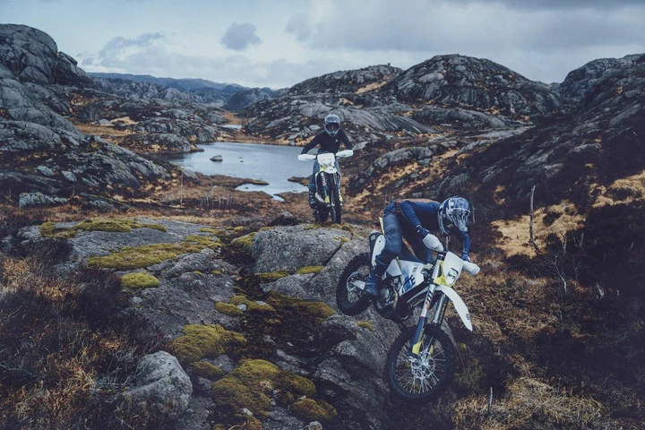 Husqvarna TE ed FE 2024: le moto da enduro si aggiornano [FOTO e VIDEO]