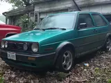 Volkswagen Golf GTI abbandonata, viene lavata dopo una decina di anni [VIDEO]