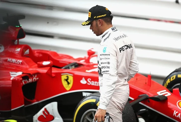 Lewis Hamilton, dal trionfo alla beffa. E la regia è tutta Mercedes