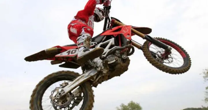 26°Airoh Starcross: Aprilia pronta al via