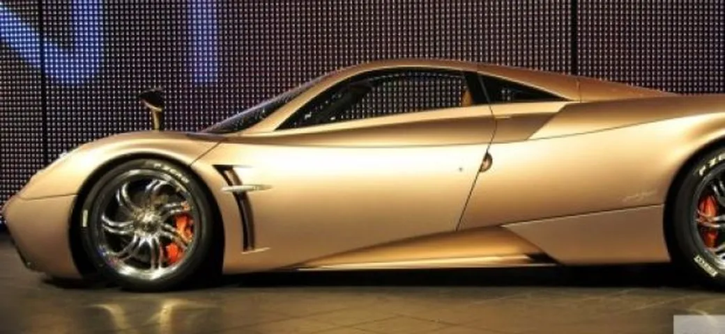 Pagani Huayra: prime immagini dal vivo