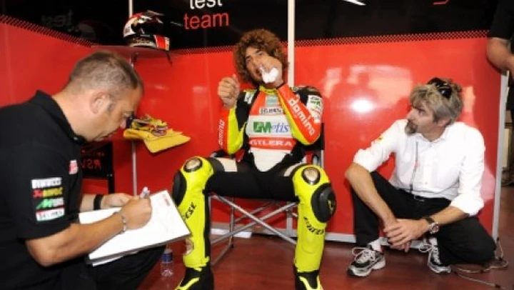 Marco Simoncelli prova l'Aprilia RSV4 SBK al Mugello. Correrà domenica ad Imola?