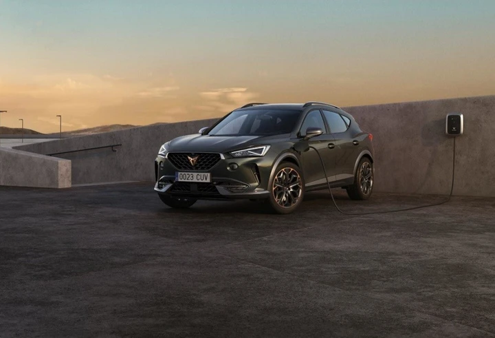 Cupra Formentor VZ e-Hybrid: equipaggiamenti e prezzi