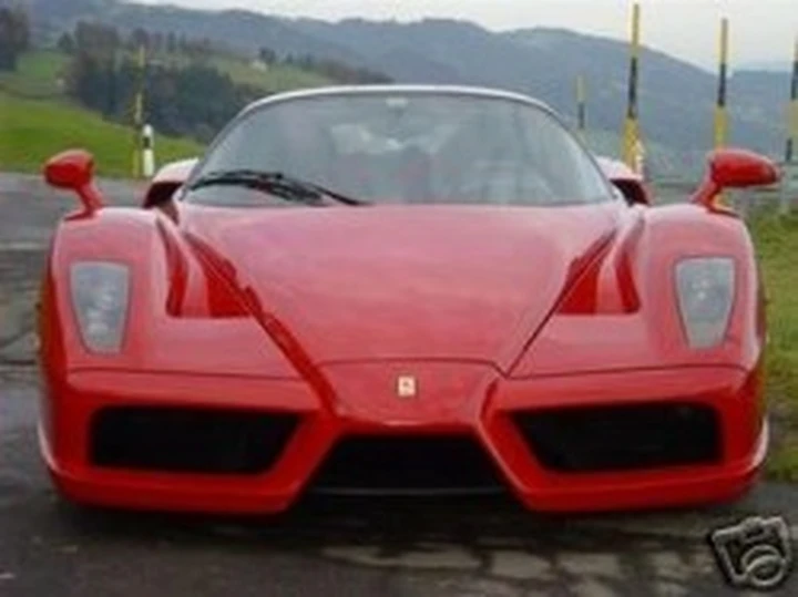 All'asta Ferrari Enzo comprensiva di proprietaria...