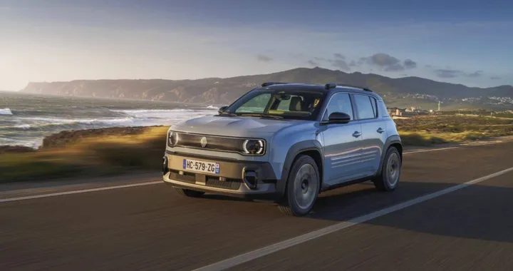 Renault 4 delude il confronto con la R5 E-Tech: serve più autonomia?