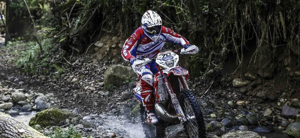 Tragedia alla 6 giorni di Enduro: inglese muore disidratato