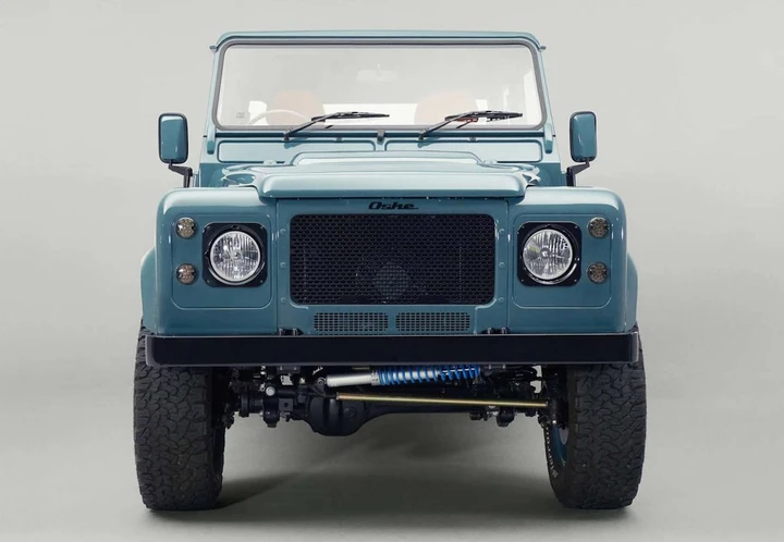 Niente elettrico, questo è un restomod fondato sul V8 aspirato