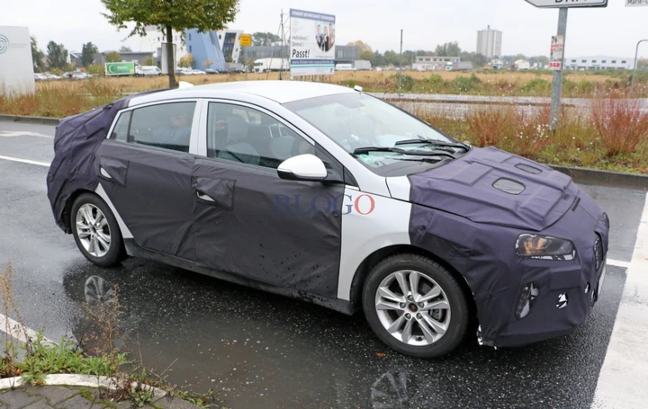 Hyundai Ioniq: foto spia dell'ibrida