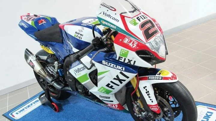 WSBK 2013: le primi immagini della Fixi Crescent Suzuki GSX-R1000 di Camier e Cluzel