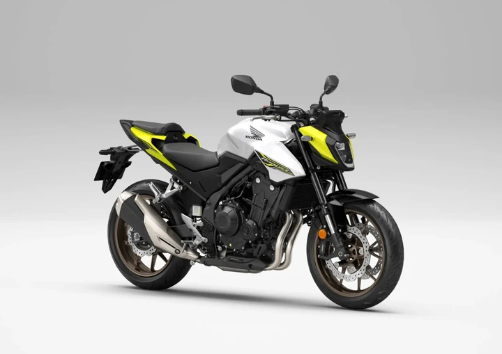 Arriva la CB500 Hornet 2026 con E-Clutch per patente A2