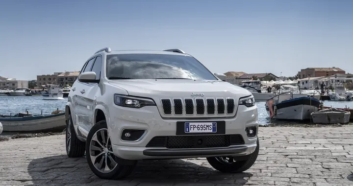Jeep Cherokee: prezzo, allestimenti e scheda tecnica