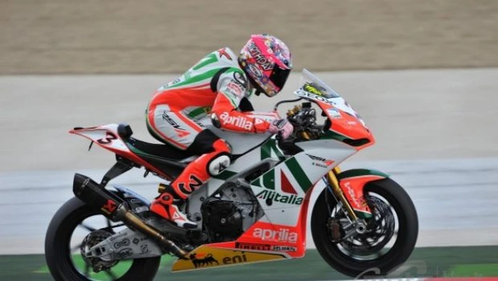 L'Aprilia RSV4 di Max Biaggi, Campione del Mondo Superbike 2010 esposta allo Spazio Broletto 13 di Milano