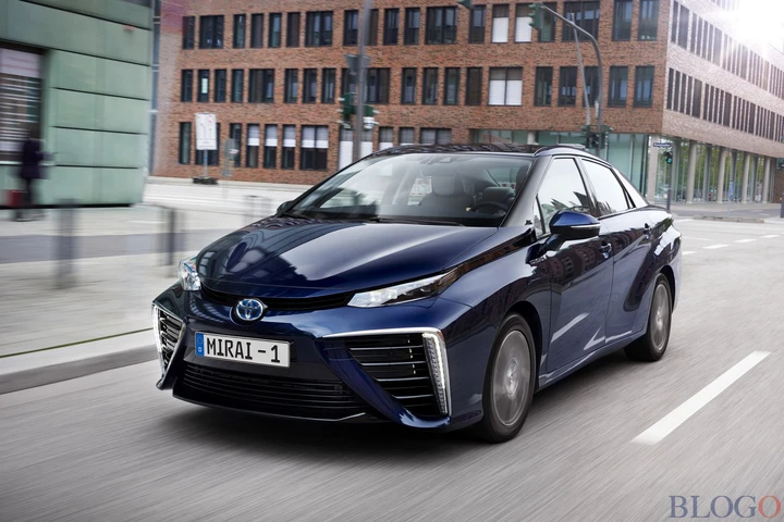 Toyota Mirai provata su strada