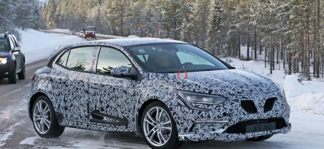 Renault Mégane RS: foto spia sulla neve