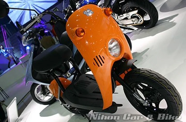 Choi Nori il piccolo scooterino Suzuki