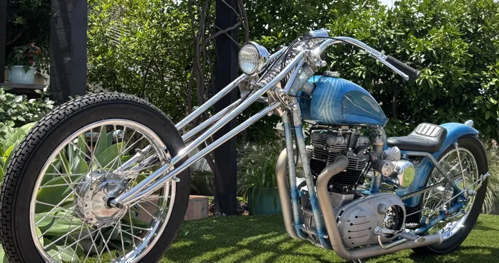 Triumph Chopper “Stretch”: un capolavoro tra storia e tecnica firmato Karl Ardo