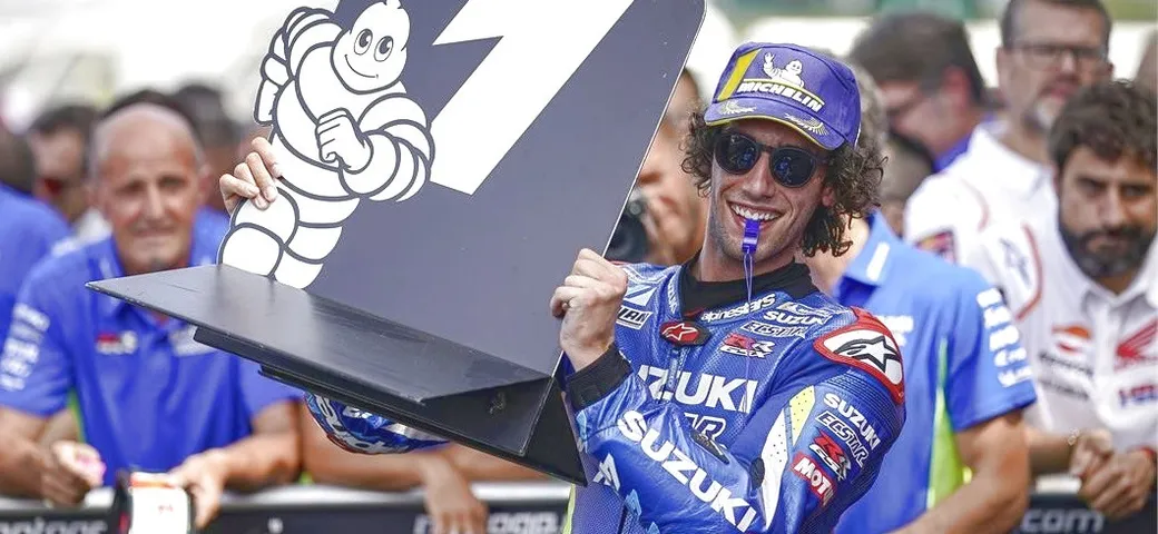 Rins in trionfo a Silverstone: 