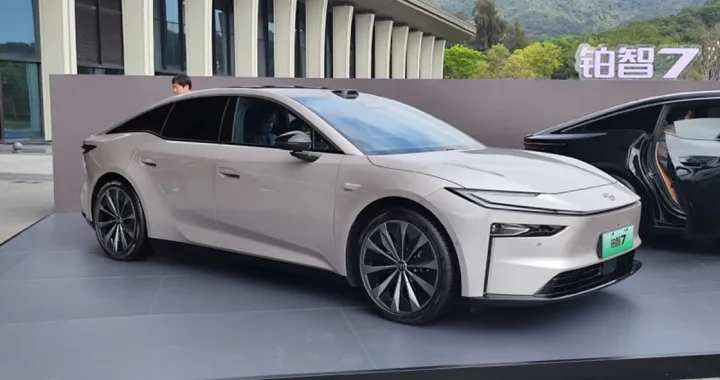 Toyota lancia la bZ7 con Huawei, 3.100 ordini già nella prima ora