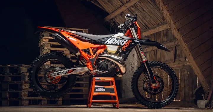 KTM 300 EXC HARDENDURO 2027: cosa offre in più della 300 EXC