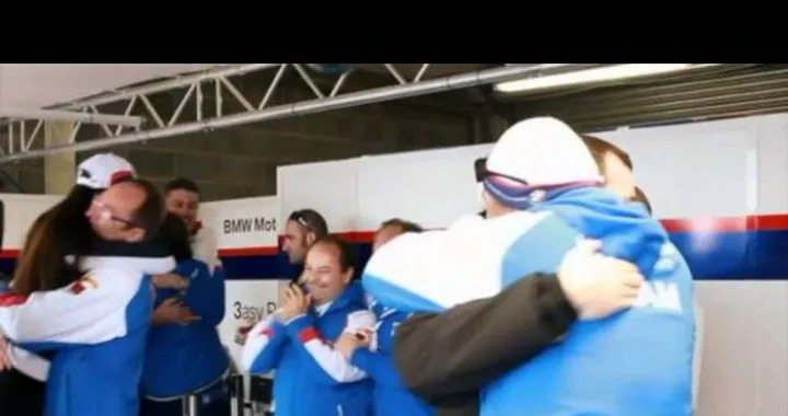 Superbike: Storica vittoria per la BMW con Melandri /video