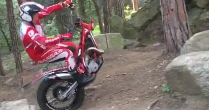 In azione con una mono-Trial [Video]