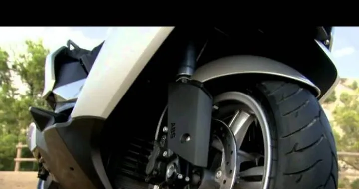 BMW G 650GT e C 600 Sport: lo scooter secondo BMW, video Salone Eicma Milano 2011