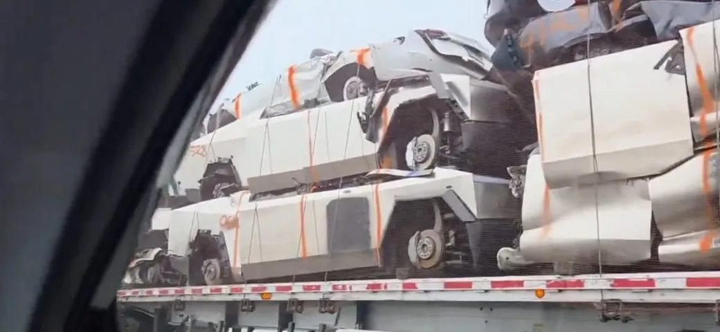 Il mistero dei Cybertruck distrutti