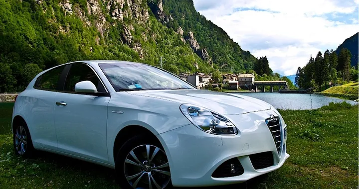 Alfa Romeo Giulietta: prezzi, brochure, informazioni e prova su strada