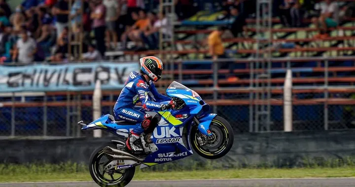 MotoGP, la “prima” di Rins (Suzuki). Rossi gran 2° gode a metà. Marquez ko.